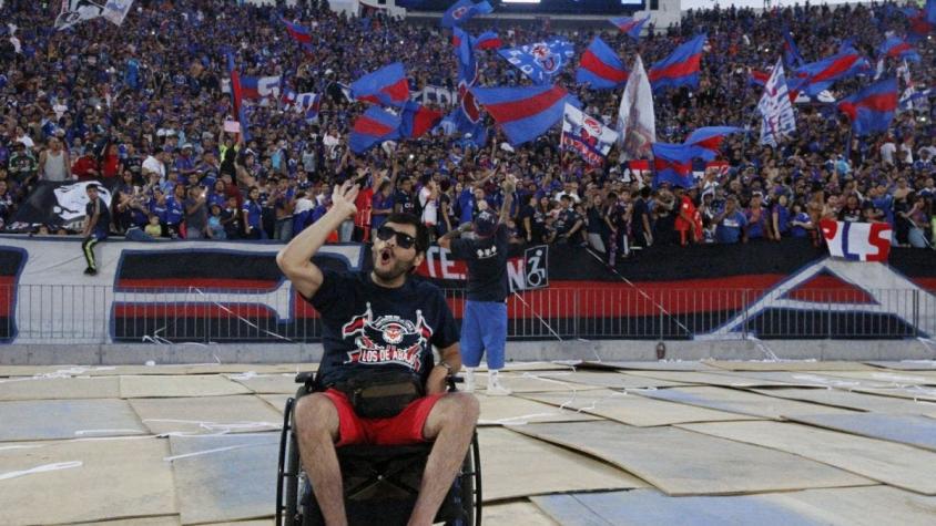 Hincha de la "U" en silla de ruedas denunció que no pudo ver partido por publicidad