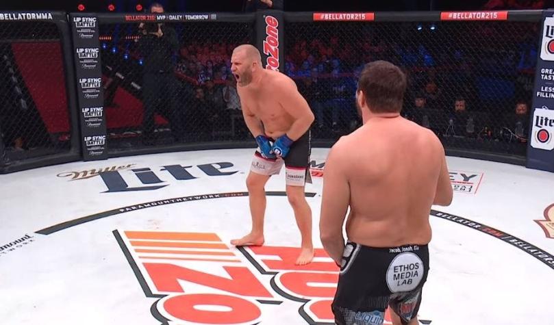 [VIDEO] MMA: La brutal patada en los genitales que dio fin al combate más esperado de Bellator 215