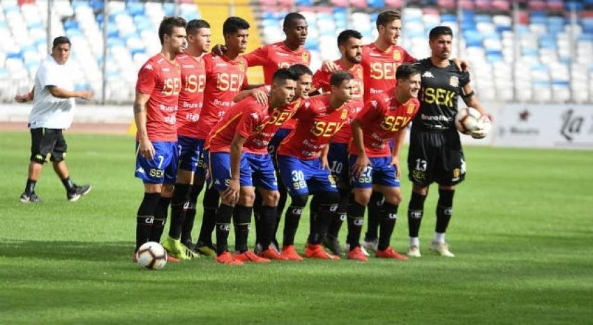 [FOTO] ¿Qué nombre le pondrías? Unión Española hace llamado a hinchas para bautizar a mascota
