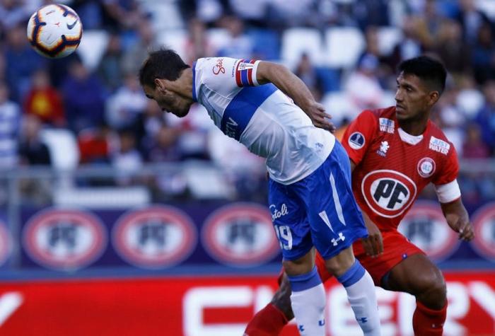 Universidad Católica acaba con el invicto de La Calera tras ganar sobre la hora en San Carlos