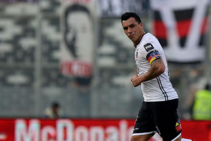 [FOTOS] El homenaje a Esteban Paredes que se robó las miradas en el clásico entre Colo Colo y la UC