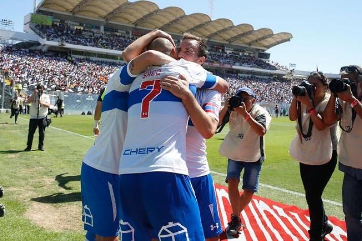 Universidad Católica se vuelve a abrazar en el Monumental tras victoria sobre Colo Colo