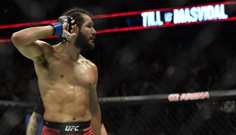 [VIDEO] Luchador de la UFC abandona entrevista para pelear en pleno pasillo