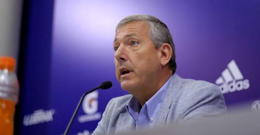 Lo que tendría que pagar alguien si le quiere comprar las acciones de la "U" a Carlos Heller