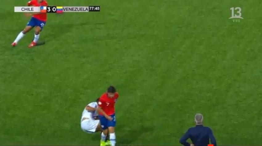 [VIDEO] El golpe de Gonzalo Tapia a un venezolano que le costó la roja en el Sudamericano Sub 17