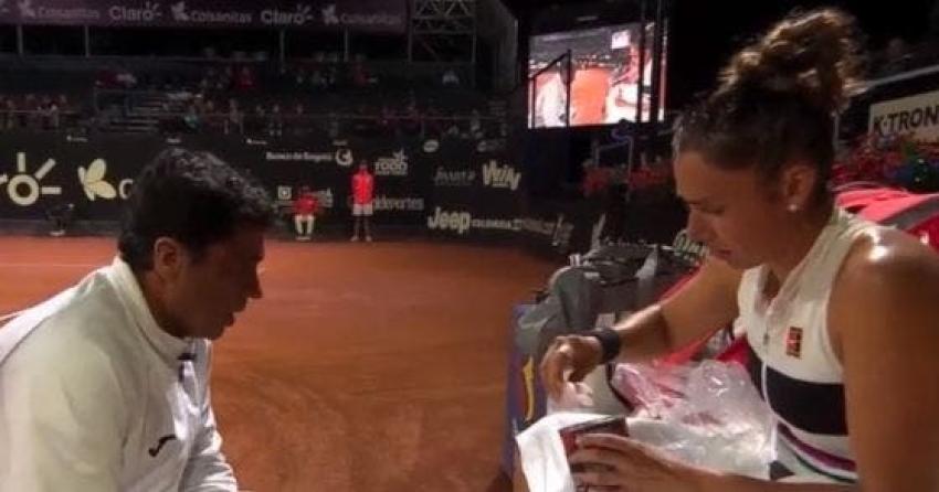 [VIDEO] "¿Quieres que me ponga la faldita y juegue yo?": Cuestionada arenga de entrenador a tenista
