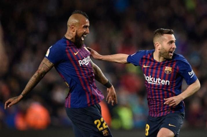 Hinchas de Barcelona se rinden ante Arturo Vidal y lo comparan con Cristiano Ronaldo