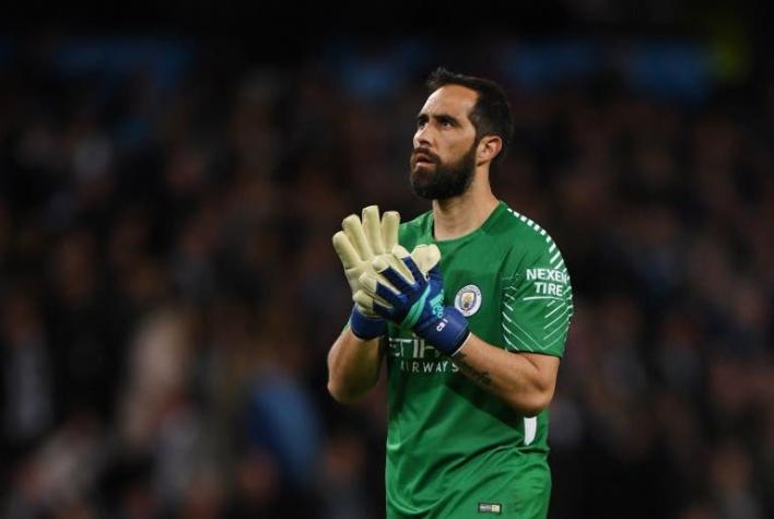 Claudio Bravo pagó un bus para que hinchas del City asistan a la final de FA Cup
