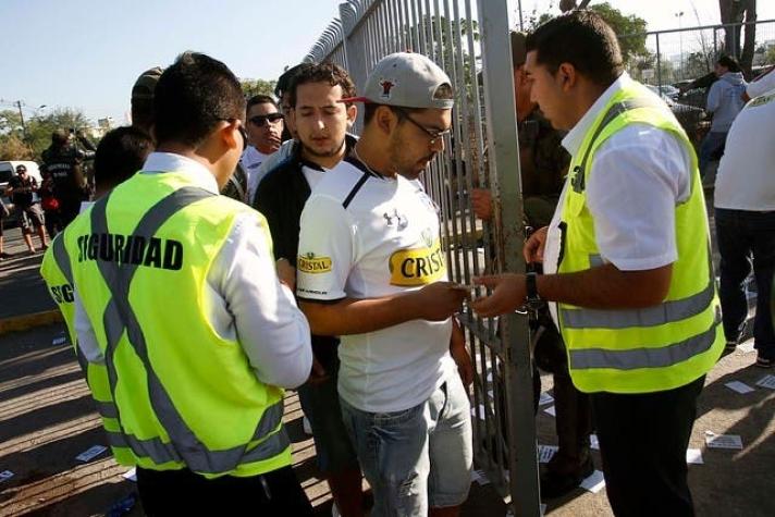 [VIDEO] Hinchas agotan galerías para Superclásico entre la U y Colo Colo
