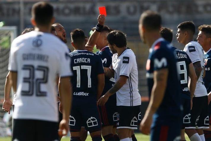 Con Paredes lesionado y un expulsado la U y Colo Colo igualan en friccionado Superclásico