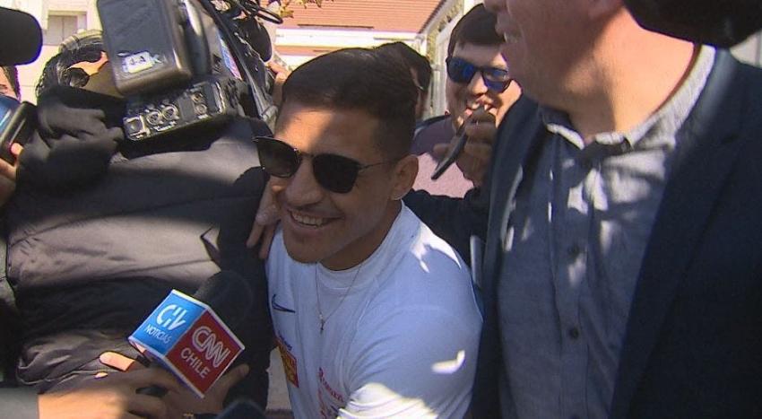 [VIDEO] El chascarro que protagonizó Alexis Sánchez con un camarógrafo