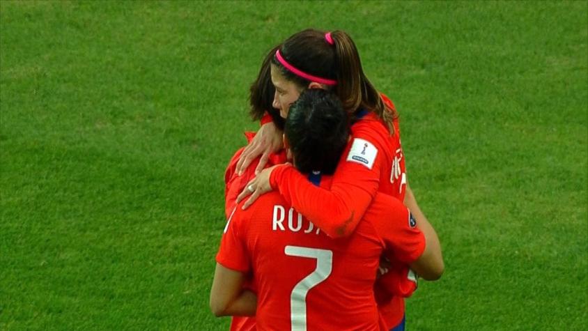 [FOTO] "Nadie se esforzó más que ustedes": El potente mensaje de Gary Medel a La Roja Femenina