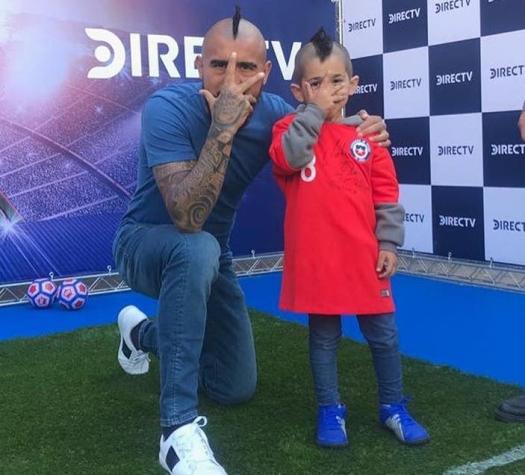[VIDEO] Sueño cumplido: Niño iraní fanático de Vidal conoce al "King" y así fue el emotivo encuentro