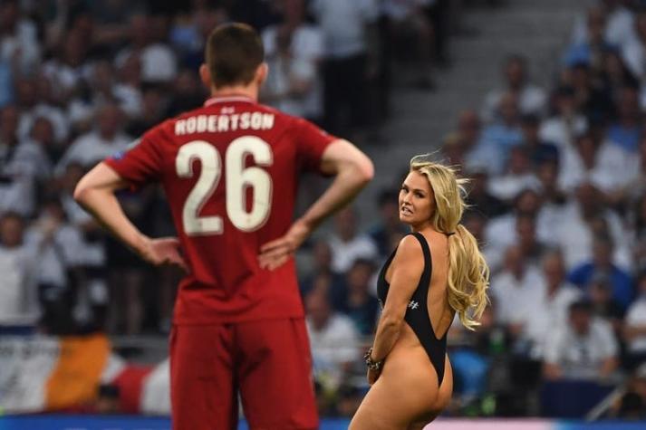 Mujer que invadió la cancha en final de la Champions: "Jugadores del Liverpool me enviaron mensajes"