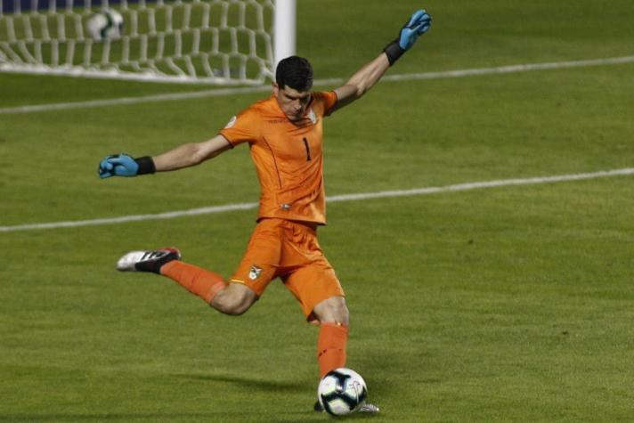 [VIDEO] El grosero error de Carlos Lampe en el partido contra Brasil