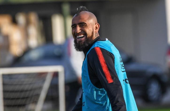 "Estaría meditando aceptar": Medios internacionales afirman que Arturo Vidal recibió un "ofertón"