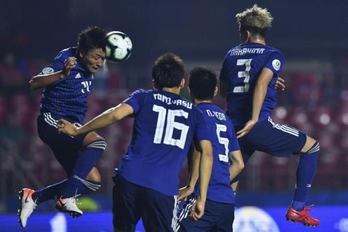 [FOTOS] Una sana costumbre: Japoneses dan el ejemplo al limpiar las graderías en Copa América