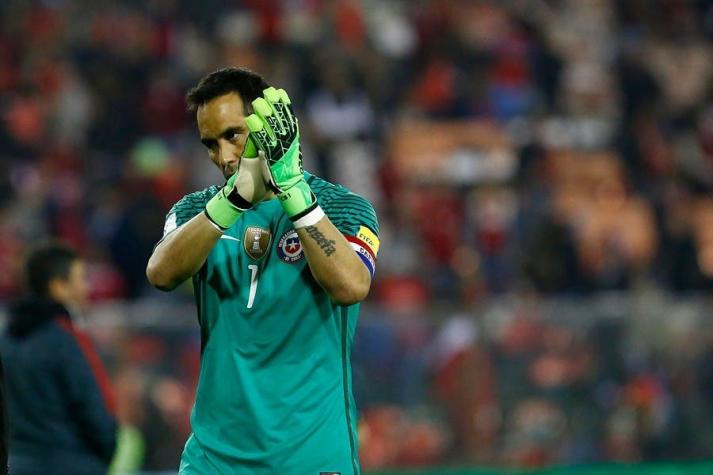 "Quiero a mi capitán": Tras el penal y la salida de Arias, los hinchas de La Roja recordaron a Bravo