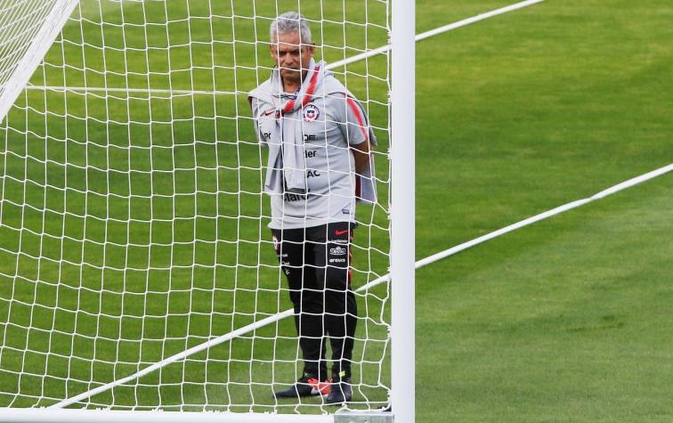 Reinaldo Rueda no deja detalle al azar y ensaya penales con la "Roja" para el partido con Colombia