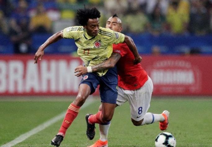 [VIDEO] ¡Se caldearon los ánimos! Yerry Mina encaró a Alexis Sánchez por un pelotazo