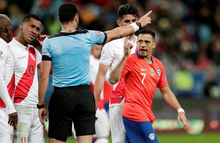Acusan a Chile de borrar la bandera peruana de la camiseta de La Roja