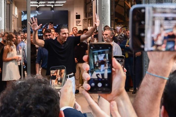 "Quiero a mi marido, pero eres mi verdadero amor": Hinchas de la Juventus reciben de vuelta Buffon