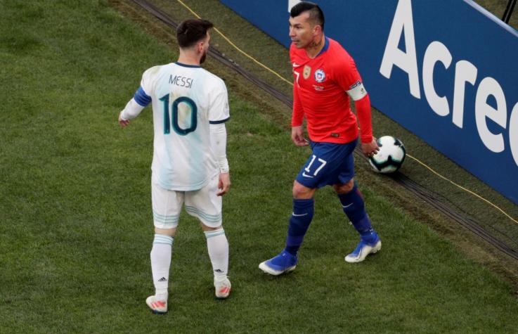 Lo que dice el informe del árbitro sobre la expulsión de Medel y Messi