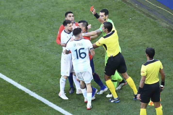 [FOTOS] ¿Con "la pera"?: La reacción del hijo de Medel tras la expulsión de Messi