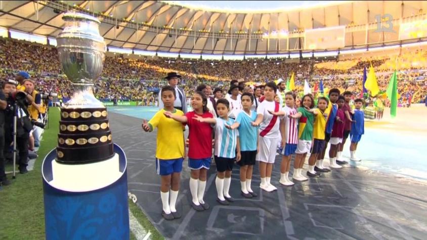 [FOTOS] Organización de Copa América arregló camiseta de Chile tras polémica en ceremonia inaugural