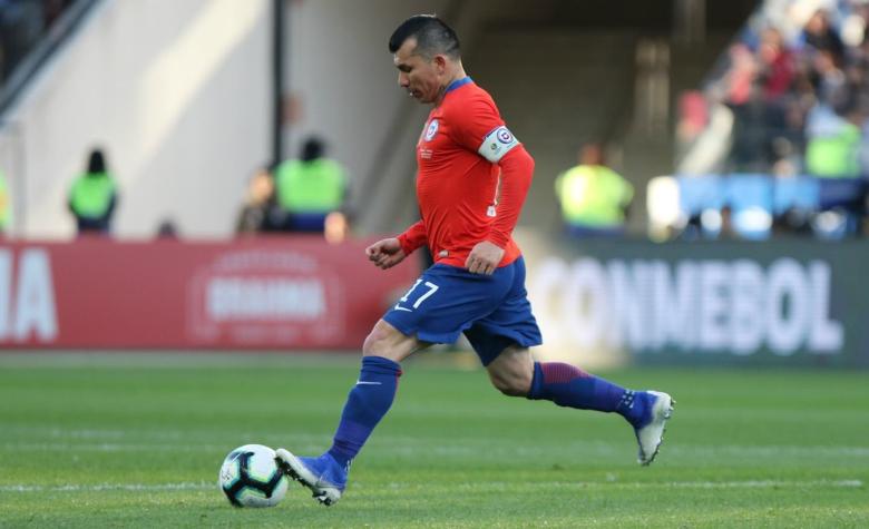 Gary Medel denuncia a desconocido que se intenta hacer pasar por él