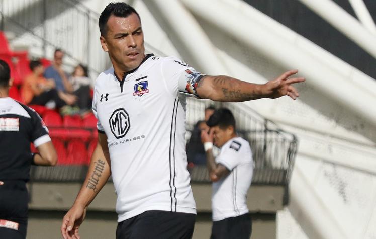 Esteban Paredes postergaría su retiro para jugar seis meses más en Colo Colo