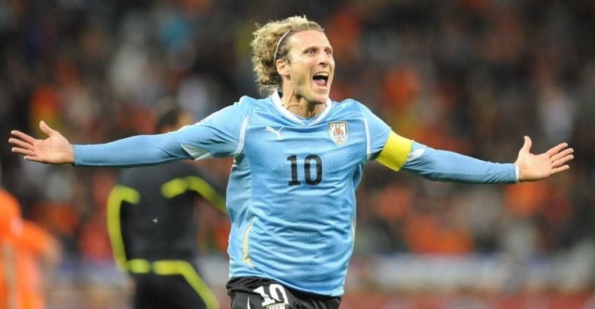 Uruguayo Diego Forlán anuncia su retiro definitivo del fútbol profesional