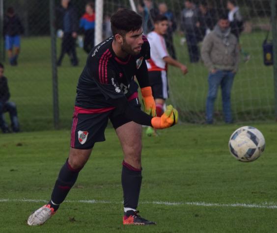 "Nunca pensé recurrir a esto": El llamado de arquero que busca club por Twitter (y jugaba en River)