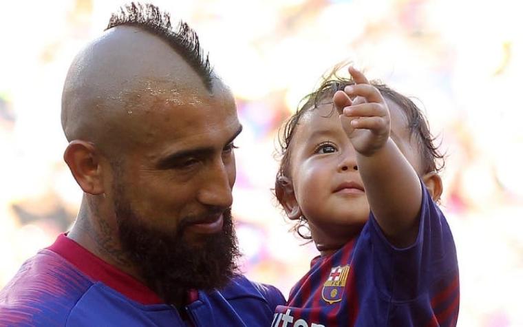 [VIDEO] Hijos de Arturo Vidal se toman el Ferrari rojo de su padre en España