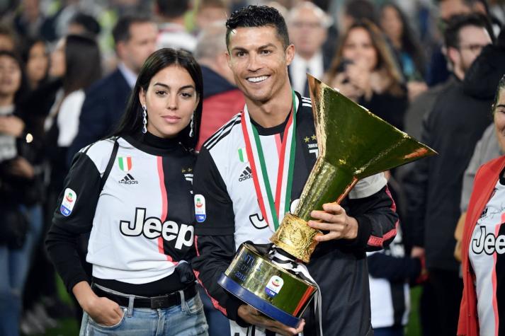 [VIDEO] Novia de Cristiano Ronaldo muestra qué pasa en el auto del futbolista cuando éste no está