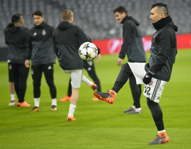 [FOTOS] Gary Medel se despide de sus compañeros de Besiktas para regresar a Italia