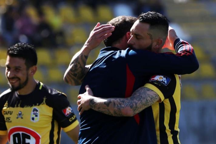 [VIDEO] Abrazos para todos: Así fue el emotivo reencuentro de Pinilla con sus ex compañeros de la U