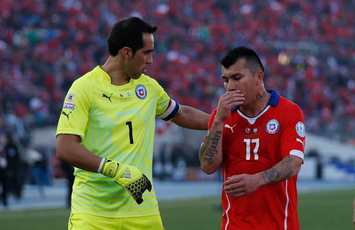 Gary Medel le da "me gusta" a publicación que marca el regreso de Claudio Bravo a La Roja