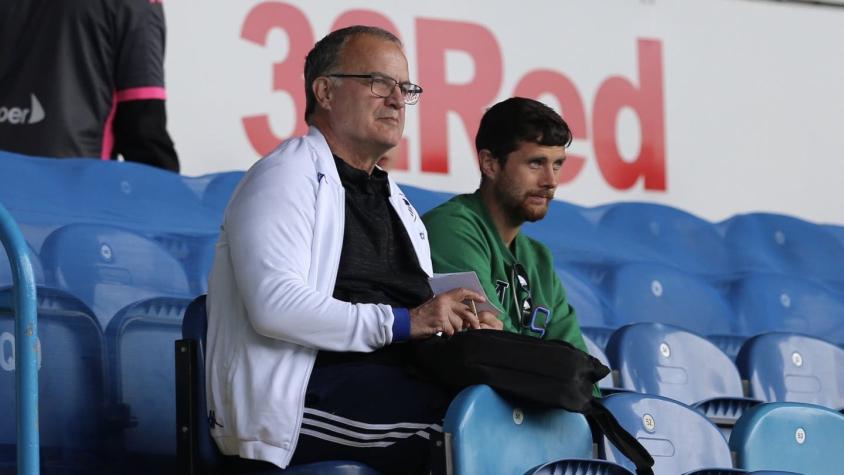 Hincha del Leeds invitó a Bielsa a su matrimonio y esta fue la respuesta del entrenador