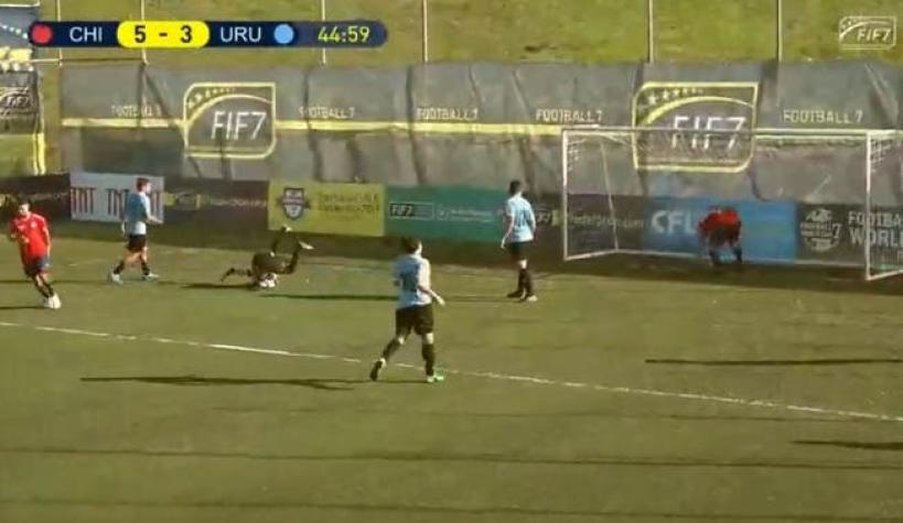 [VIDEO] Chileno tuvo que escapar tras anotar humillante gol a los uruguayos en Mundial de Fútbol 7