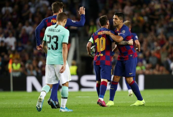 Vidal celebra ante Alexis: Barcelona vence al Inter con asistencias y amarillas para los chilenos