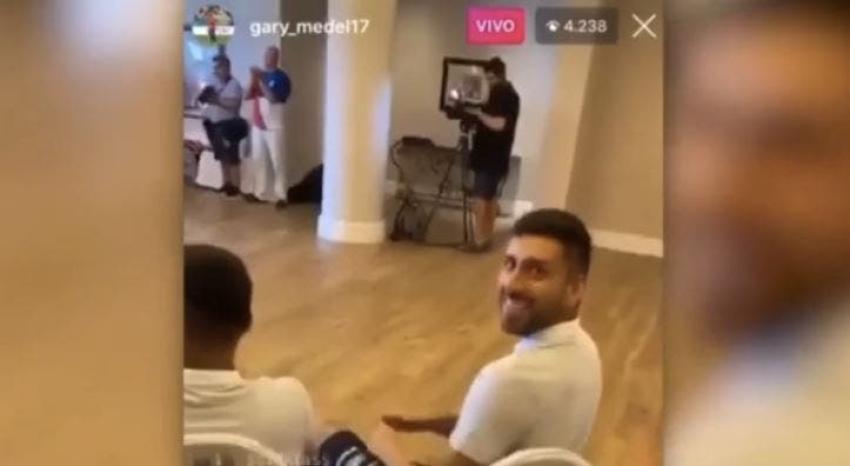 [VIDEO] “Número uno”: Las bromas de Medel a Maripán por supuesta relación con hija del “Chino” Ríos