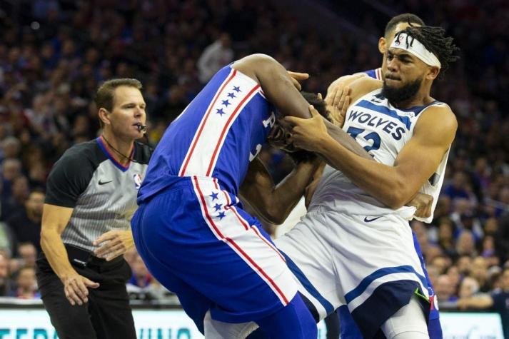 [VIDEO] Embiid y Towns protagonizan tremenda pelea en la NBA que después siguió en Twitter