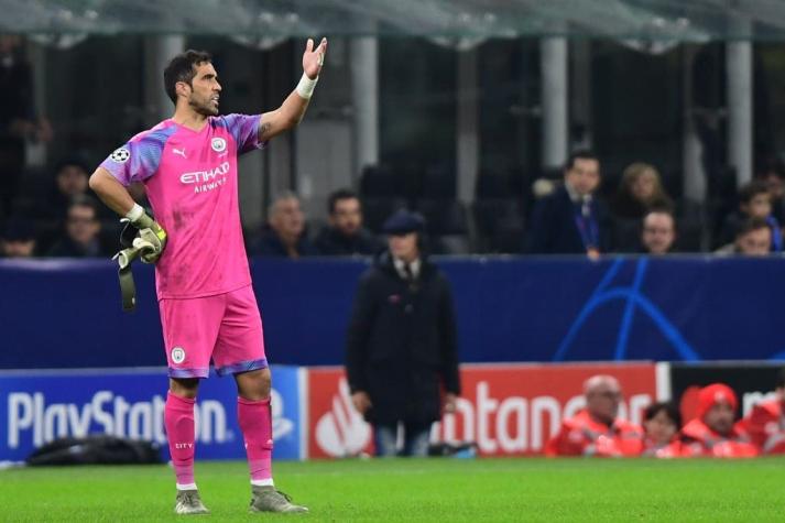 Medio inglés ironiza con titularidad de Claudio Bravo en trascendental duelo con el Liverpool