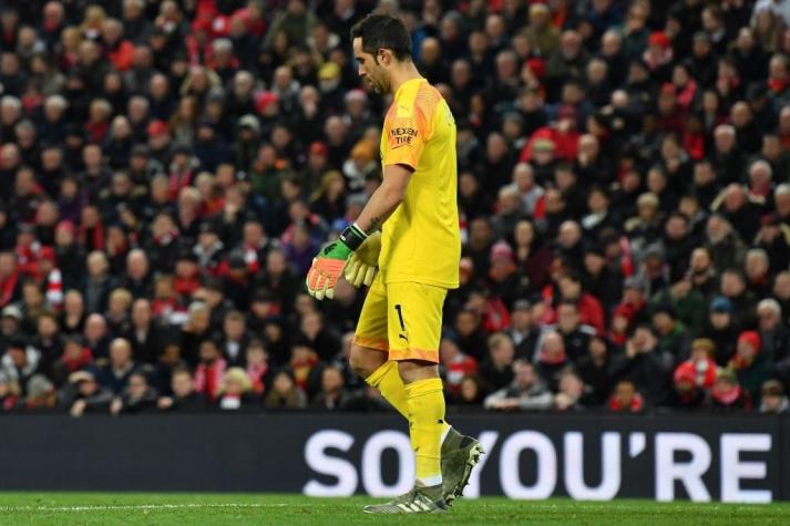 Liverpool arrasa con la ilusión de Bravo y el Manchester City de acercarse al primer lugar