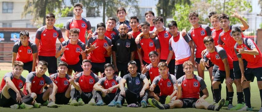 Arturo Vidal entrena en Colo Colo junto al hijo de Jaime Pizarro