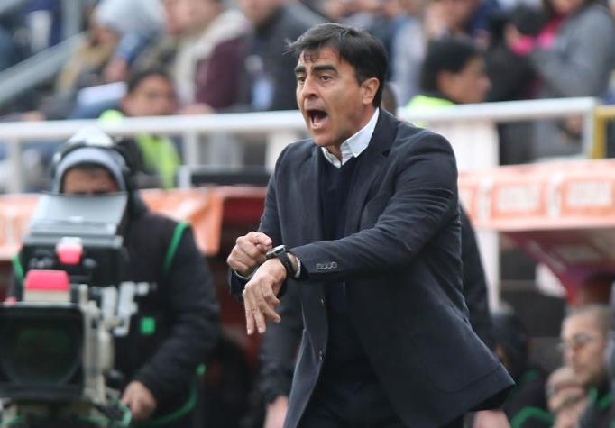 Gustavo Quinteros deja de ser el técnico de la Universidad Católica y parte a México