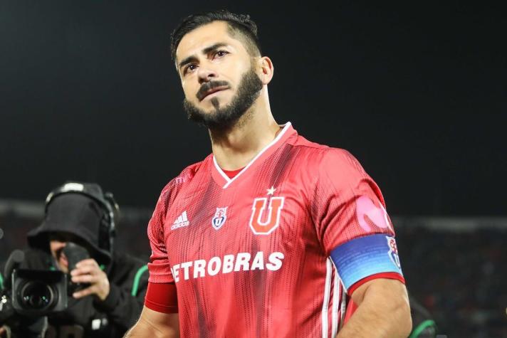 Hinchas de Universidad de Chile llegan hasta el CDA para protestar por salida de Johnny Herrera