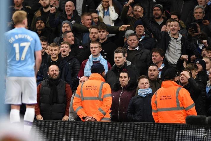 Detienen a un hombre acusado de realizar gestos racistas en el derbi de Mánchester