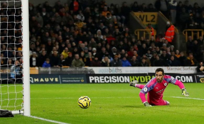 [VIDEO] El grosero error de Claudio Bravo que permitió el descuento del Everton